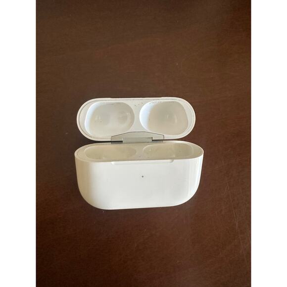 AirPods Pro First Gen Charging Case Only Good Condition - Picture 1 of 3